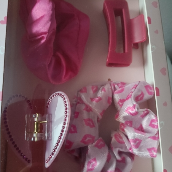 Pink Gift Bundle 8 items Hair Set🌸Scarf🌸Bath Booble🌸Britney Spears 15ml. - Picture 6 of 9